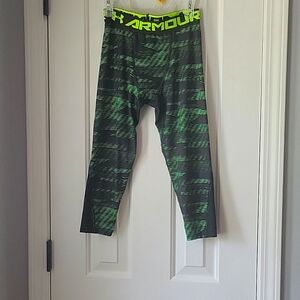 Boy's Under Armour 3/4 leggings for Under shorts